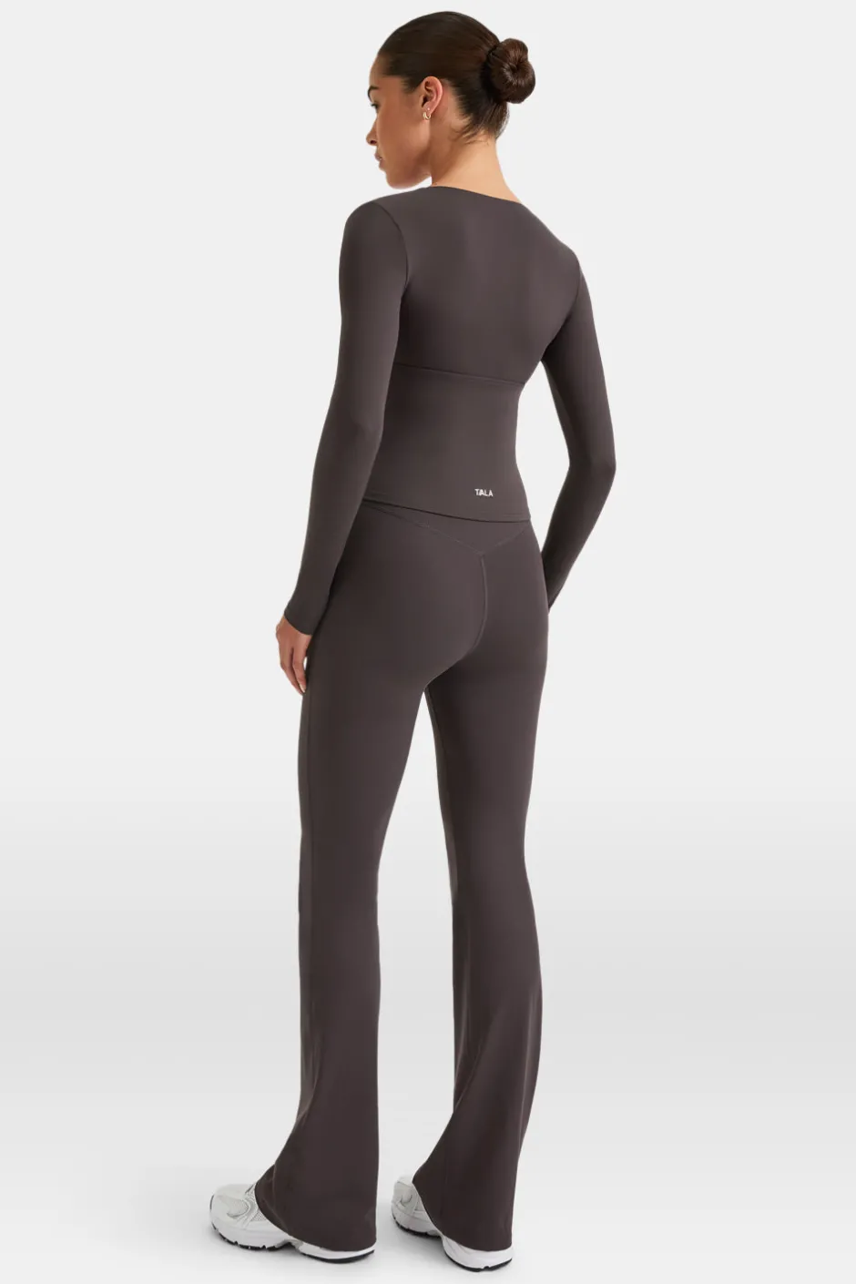 TALA Coffee Dates|Yoga / Pilates*DayFlex Built-In Support V Neck Long Sleeve Top - Cool Espresso