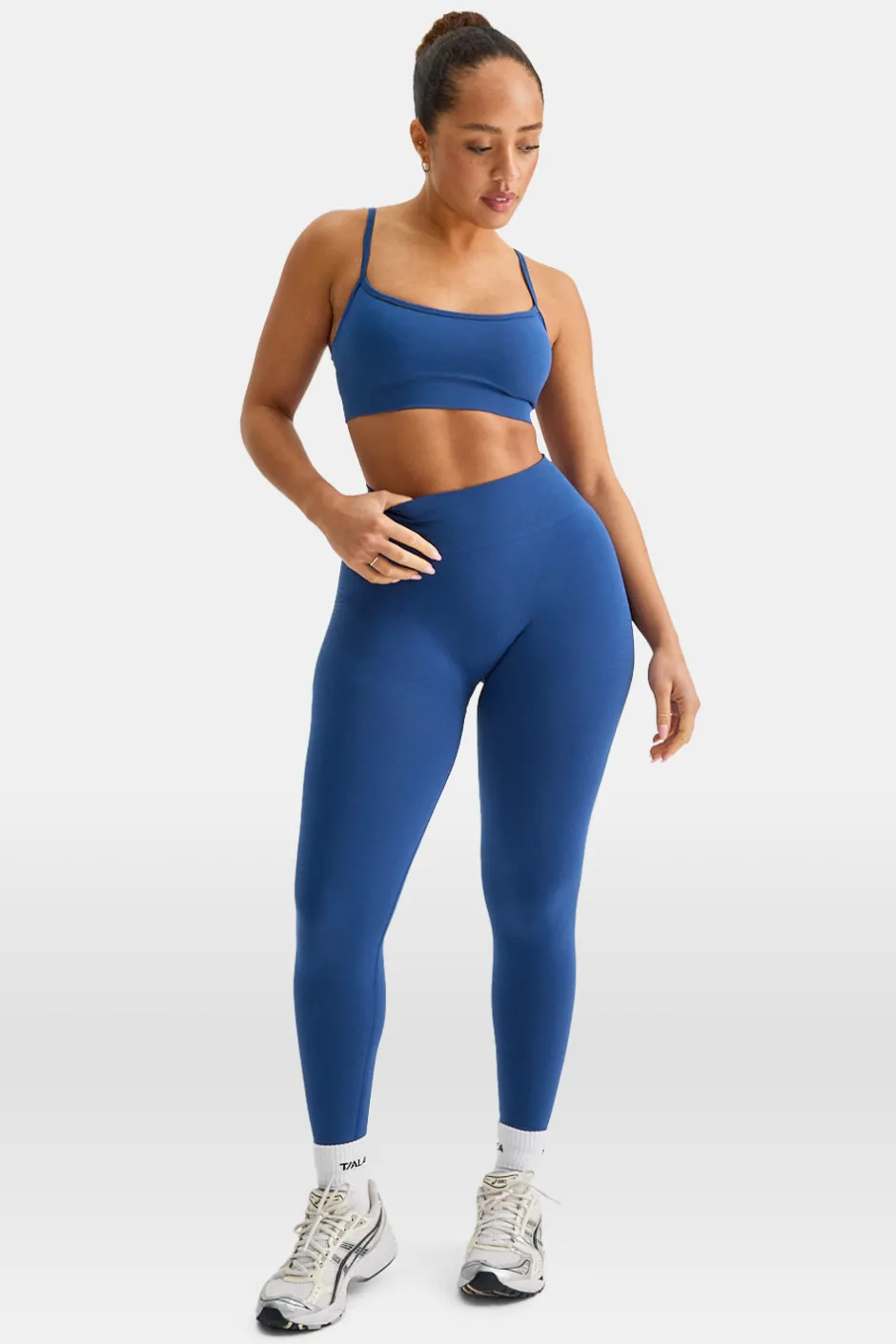 TALA Strength / Lifting|Sports Bras*Sculpt Seamless Bandeau Sports Bra - Cobalt