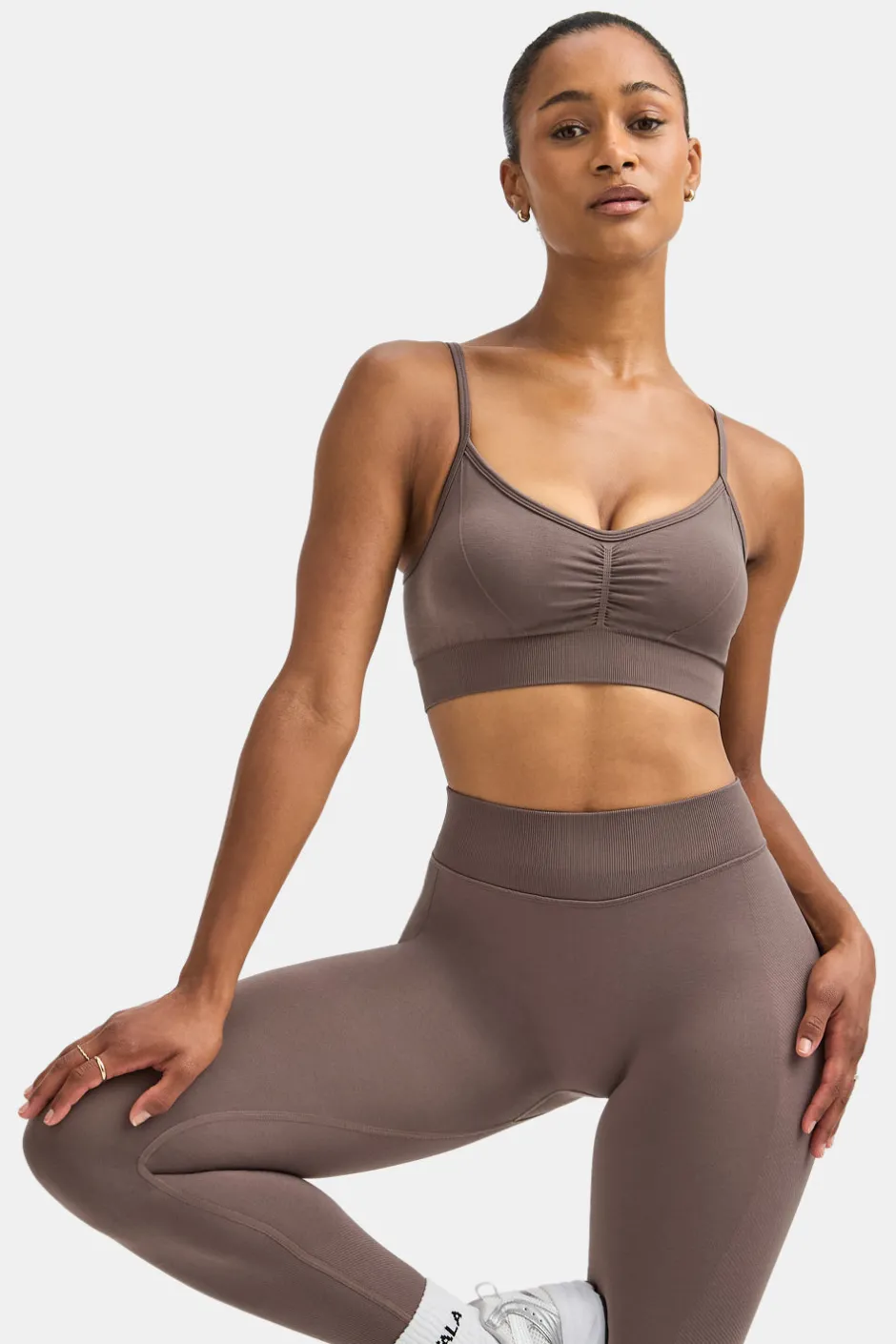 TALA Strength / Lifting|Sports Bras*Sculpt Seamless Ruched Sports Bra - Dark Truffle